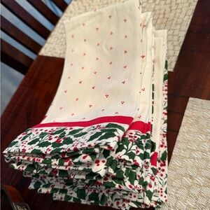 Sur La Table Mistletoe Holiday Napkins set of 11